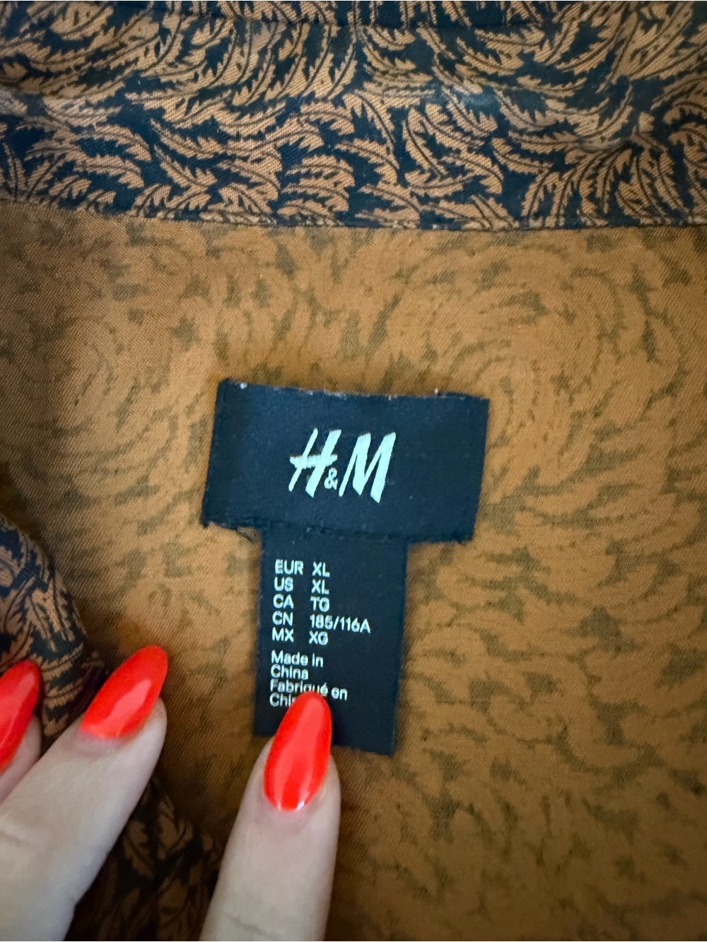 H&M button down graphic - Picture 2 of 2